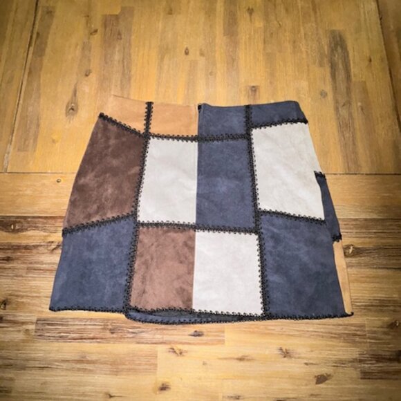 Romeo & Juliet Faux Suede Patchwork Skirt, Size L, Excellent Condition - Picture 5 of 6